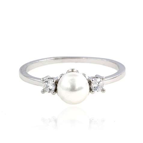 Anello Rodiato Con Centrale Perla E Zirconi Laterali in Argento 925