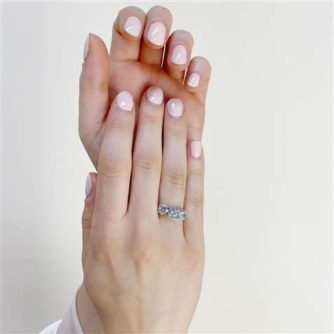Anello Rodiato Con Zirconi Modello Trilogy in Argento 925